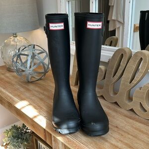 Hunter rain boots, kids size 5. Like new condition, never worn outside